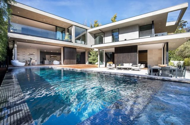 The House Where Charli D'amelio's Parents Lives - Inside