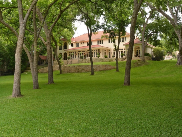 Joe Rogan's Lived House Austin Outside