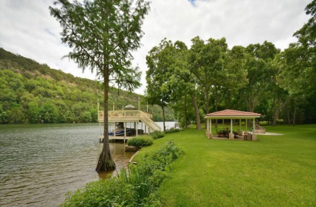 Joe Rogan's Lived House Austin Outside
