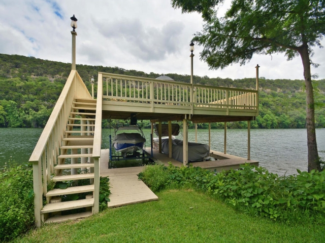 Joe Rogan's Lived House Austin Outside