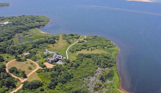 Barack Obama's Martha Vinyard Island House Outside