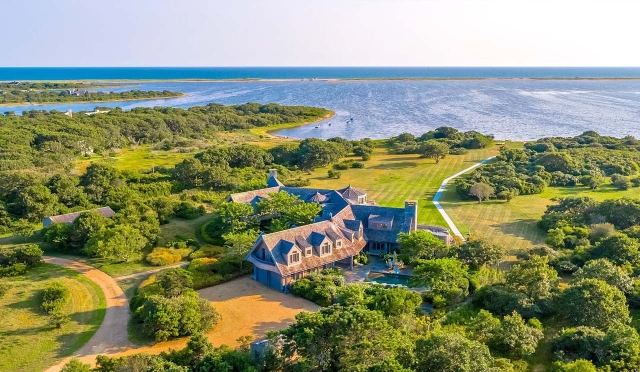 Barack Obama's Martha Vinyard Island House Outside