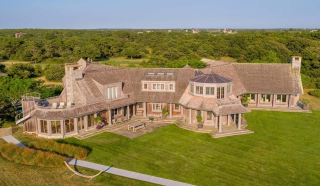 Barack Obama's Martha Vinyard Island House Outside