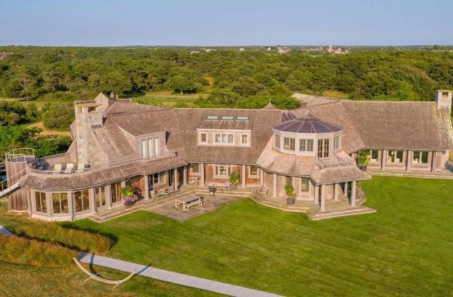 Barack Obama's Martha Vinyard Island House Outside