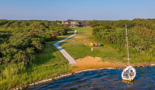 Barack Obama's Martha Vinyard Island House Outside