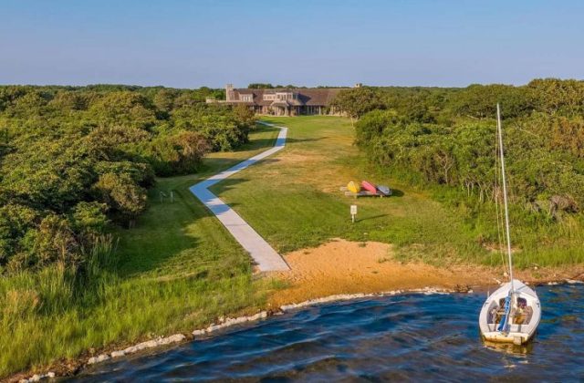Barack Obama's Martha Vinyard Island House Outside