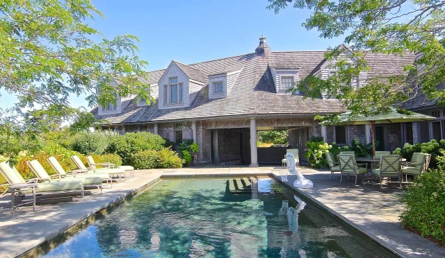 Barack Obama's Martha Vinyard Island House Outside