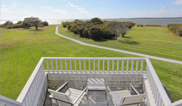 Barack Obama's Martha Vinyard Island House Outside