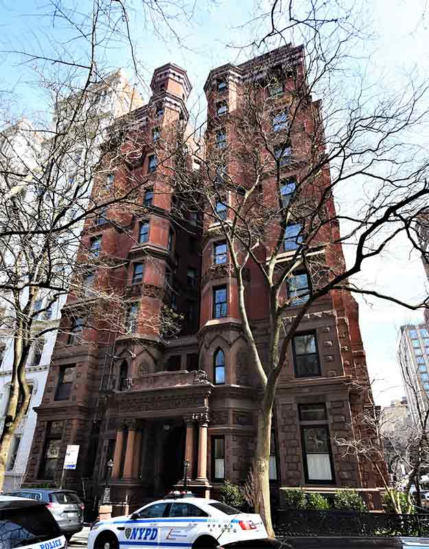 34 Gramercy Park E Building Apartment Outside in NYC