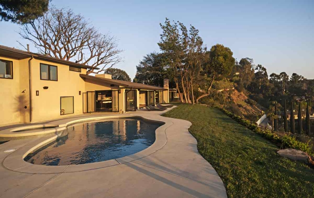 Chris Evans' LA House Exterior/Outside