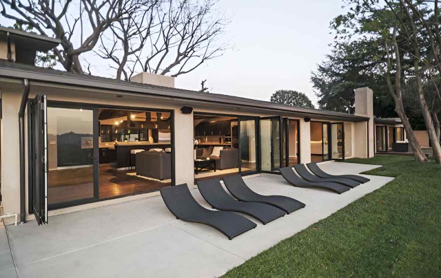 Chris Evans' LA House Exterior/Outside