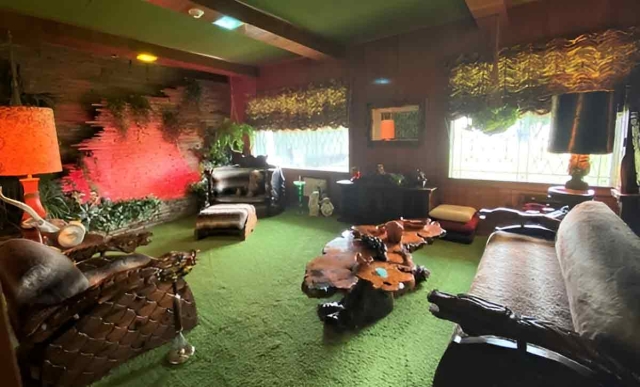 Elvis Presley's Graceland House Inside