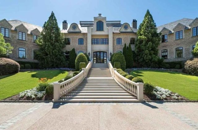 Steve Harvey's House Interior Imperial Staircase in Atlanta, Georgia (Source: Georgia MLS)