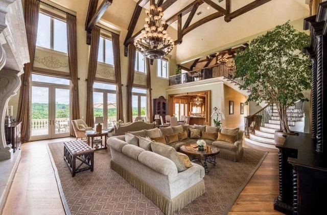 Steve Harvey's House Interior Living Room in Atlanta, Georgia (Source: Georgia MLS)