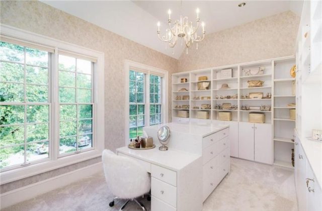 Travis Kelce's House Leawood Kansas 11541-Cherokee-Ct