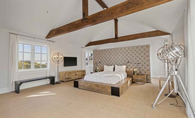 2230 Weybridge Ln Bel Air LA - Gordon Ramsay House Inside