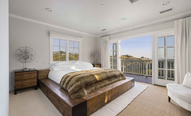 2230 Weybridge Ln Bel Air LA - Gordon Ramsay House Inside