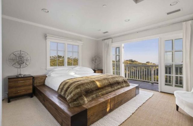 2230 Weybridge Ln Bel Air LA - Gordon Ramsay House Inside