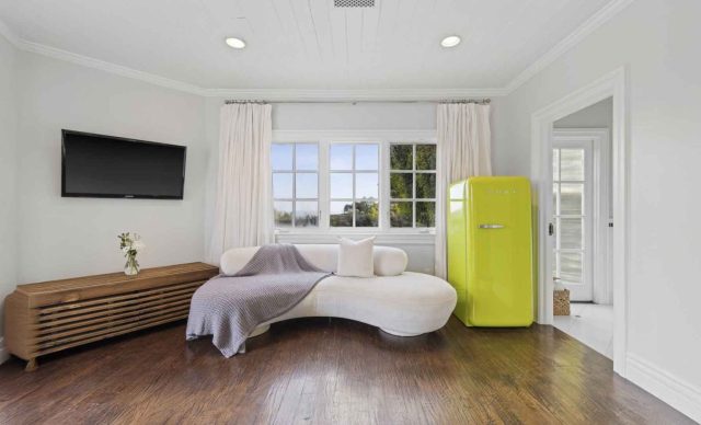 2230 Weybridge Ln Bel Air LA - Gordon Ramsay House Inside
