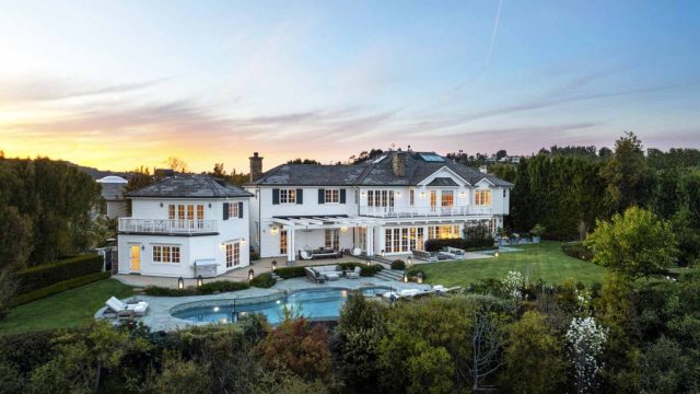 2230 Weybridge Ln Bel Air LA - Gordon Ramsay House Outside