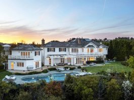 2230 Weybridge Ln Bel Air LA - Gordon Ramsay House Outside