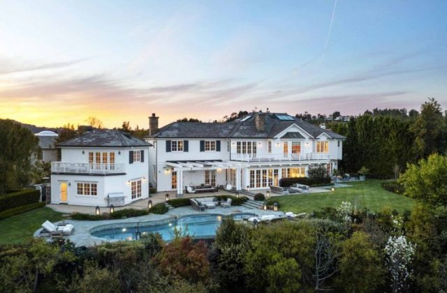 2230 Weybridge Ln Bel Air LA - Gordon Ramsay House Outside