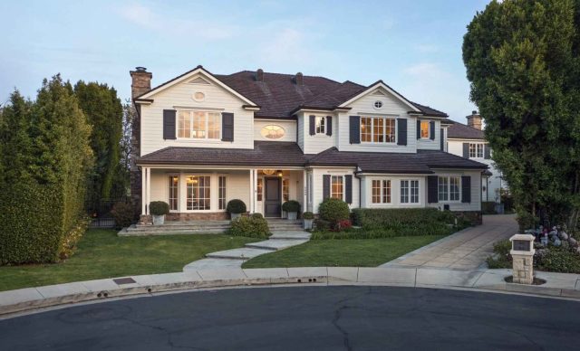 2230 Weybridge Ln Bel Air LA - Gordon Ramsay House Outside