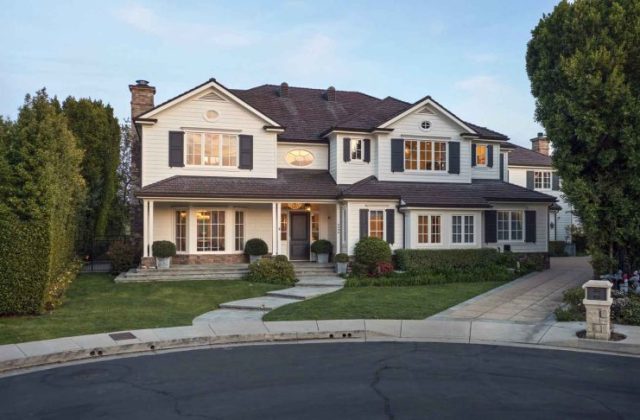 2230 Weybridge Ln Bel Air LA - Gordon Ramsay House Outside