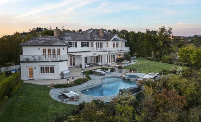 2230 Weybridge Ln Bel Air LA - Gordon Ramsay House Outside