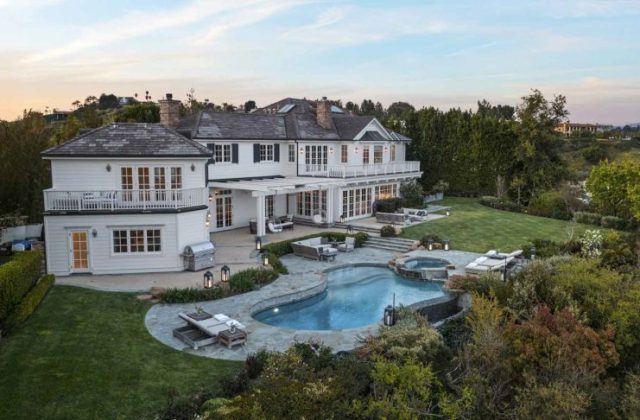 2230 Weybridge Ln Bel Air LA - Gordon Ramsay House Outside