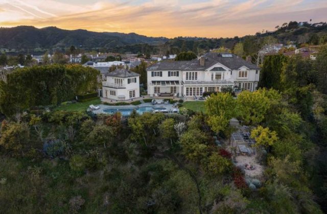 2230 Weybridge Ln Bel Air LA - Gordon Ramsay House Outside