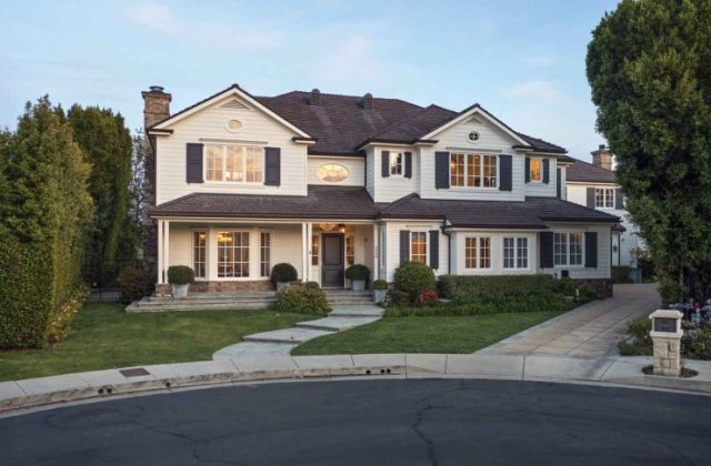 2230 Weybridge Ln Bel Air LA - Gordon Ramsay House Outside