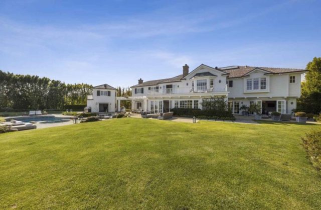 2230 Weybridge Ln Bel Air LA - Gordon Ramsay House Outside
