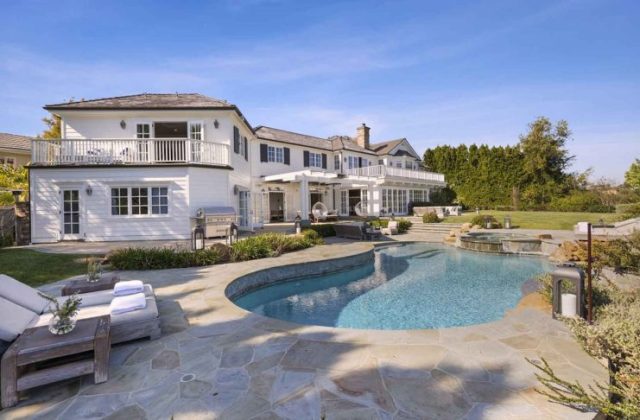 2230 Weybridge Ln Bel Air LA - Gordon Ramsay House Outside
