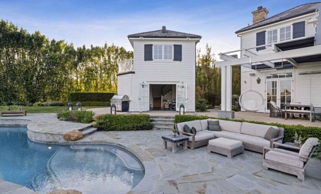2230 Weybridge Ln Bel Air LA - Gordon Ramsay House Outside