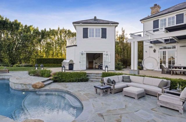 2230 Weybridge Ln Bel Air LA - Gordon Ramsay House Outside
