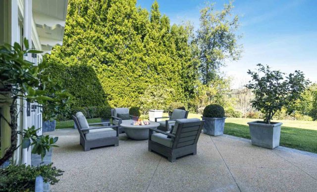 2230 Weybridge Ln Bel Air LA - Gordon Ramsay House Outside
