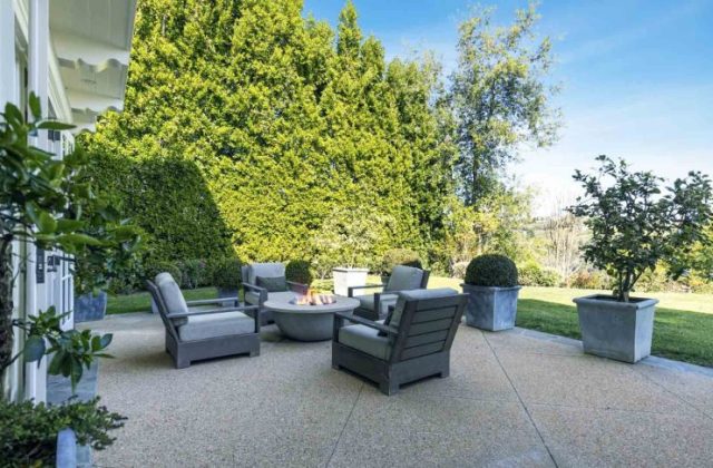 2230 Weybridge Ln Bel Air LA - Gordon Ramsay House Outside